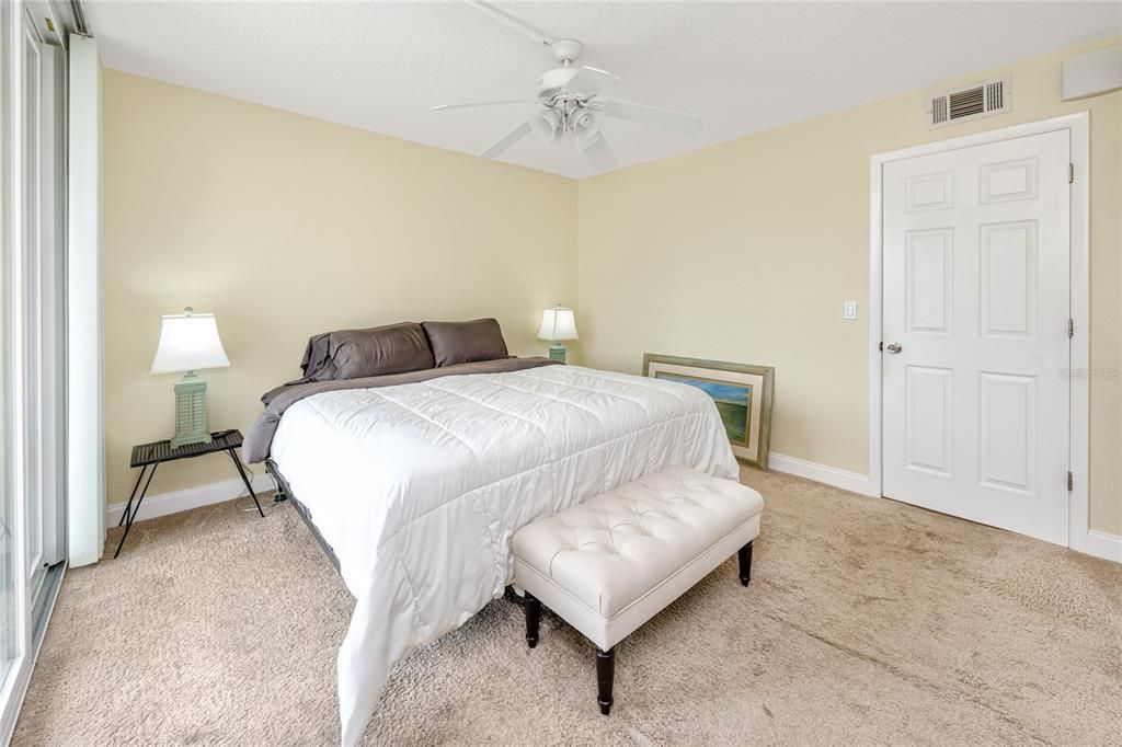 Active With Contract: $160,000 (1 beds, 1 baths, 600 Square Feet)