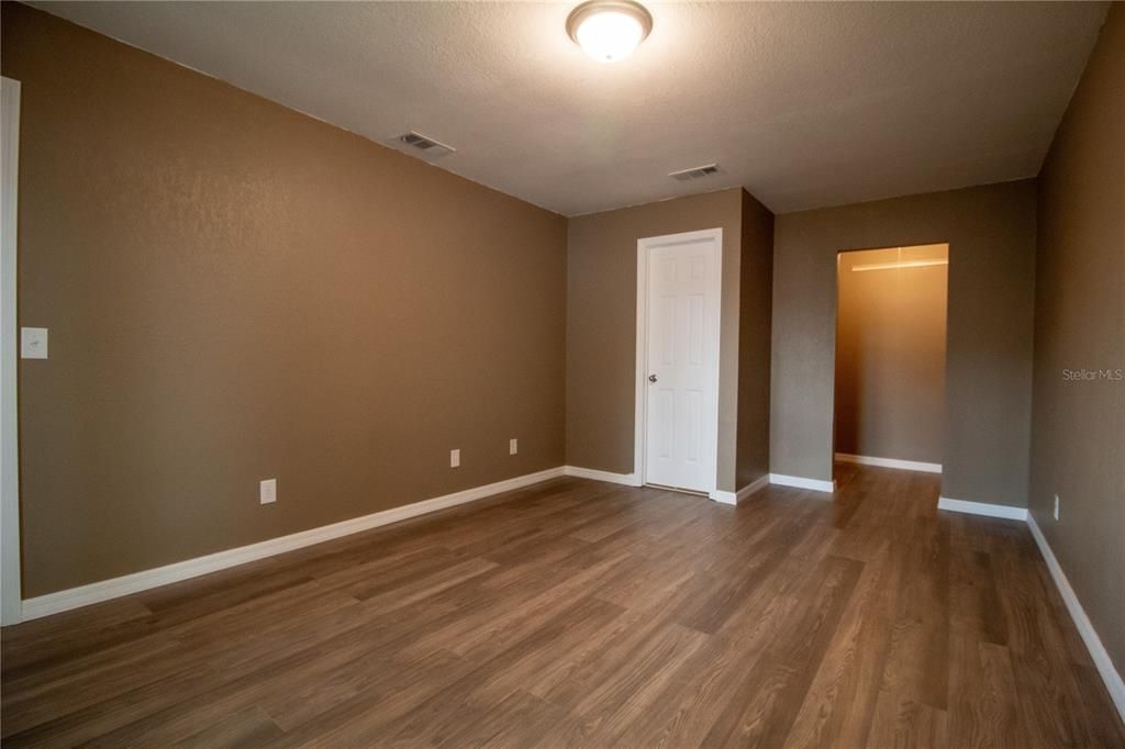 Active With Contract: $239,999 (3 beds, 2 baths, 1552 Square Feet)