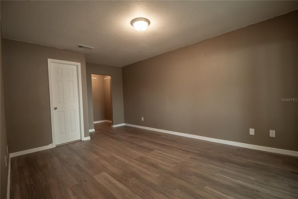 Active With Contract: $239,999 (3 beds, 2 baths, 1552 Square Feet)