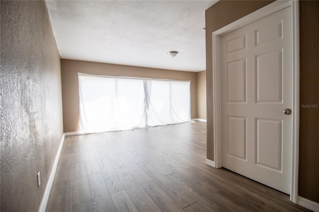 Active With Contract: $239,999 (3 beds, 2 baths, 1552 Square Feet)