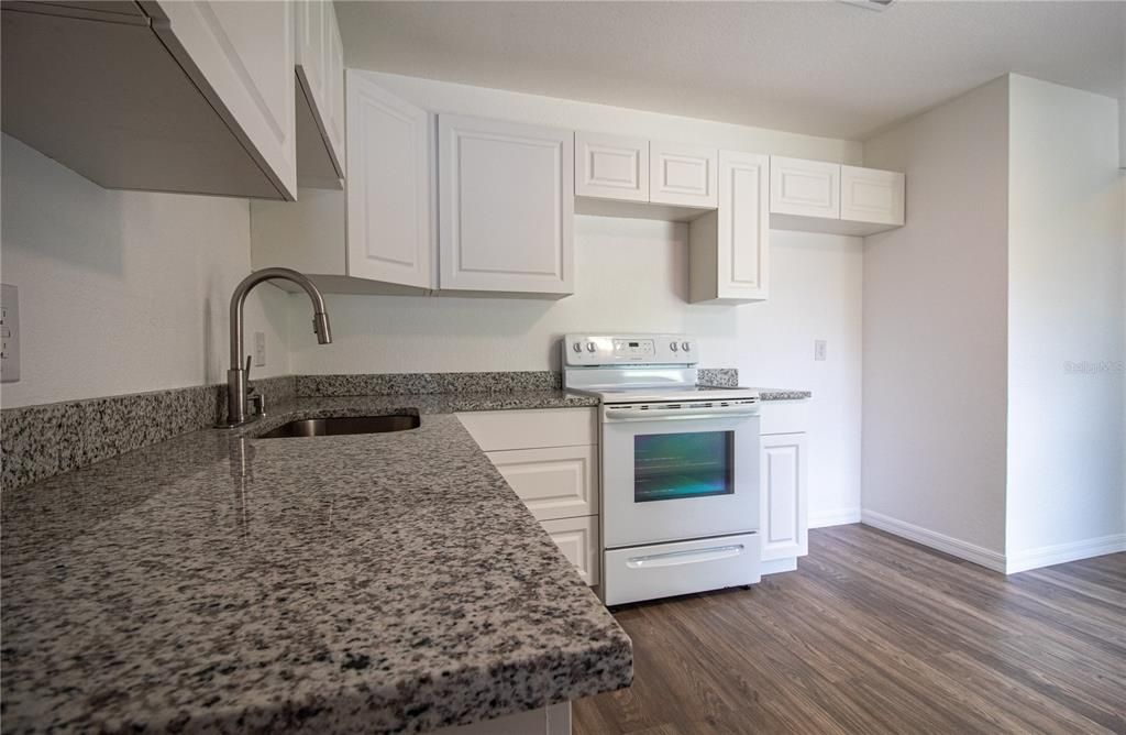 Active With Contract: $239,999 (3 beds, 2 baths, 1552 Square Feet)