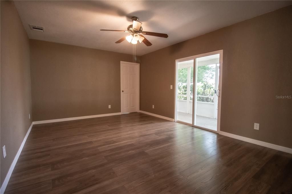 Active With Contract: $239,999 (3 beds, 2 baths, 1552 Square Feet)