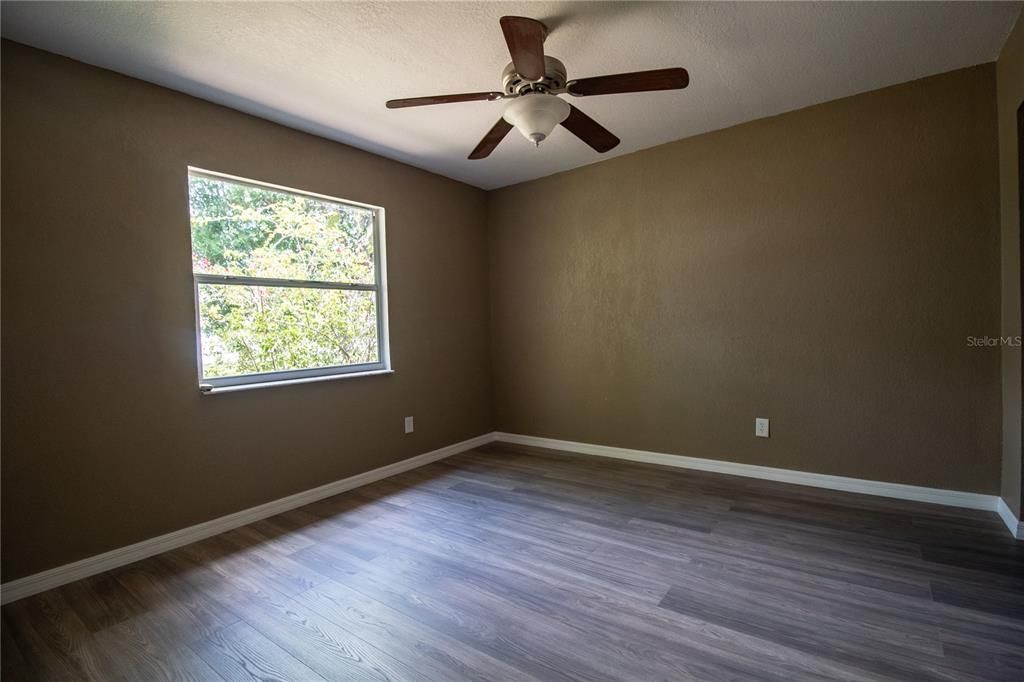 Active With Contract: $239,999 (3 beds, 2 baths, 1552 Square Feet)