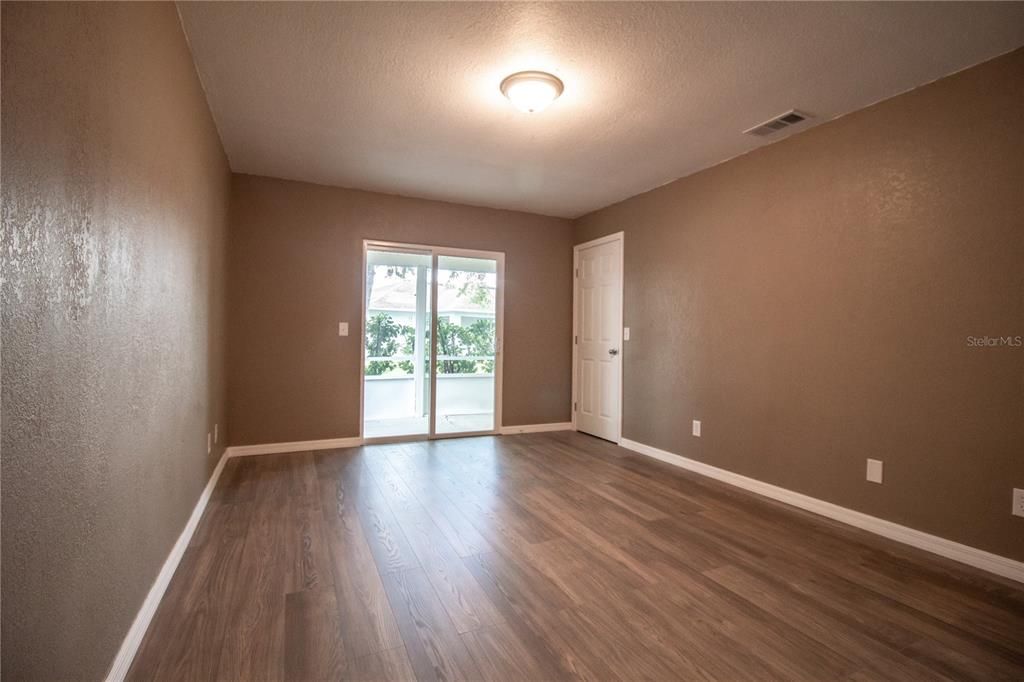 Active With Contract: $239,999 (3 beds, 2 baths, 1552 Square Feet)