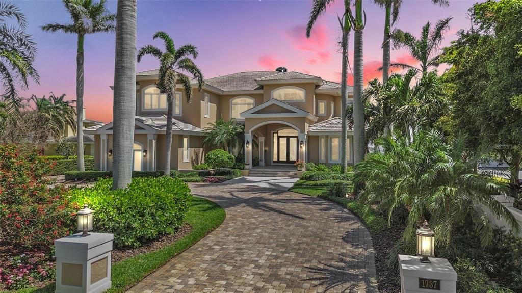 Active With Contract: $5,350,000 (4 beds, 4 baths, 7710 Square Feet)