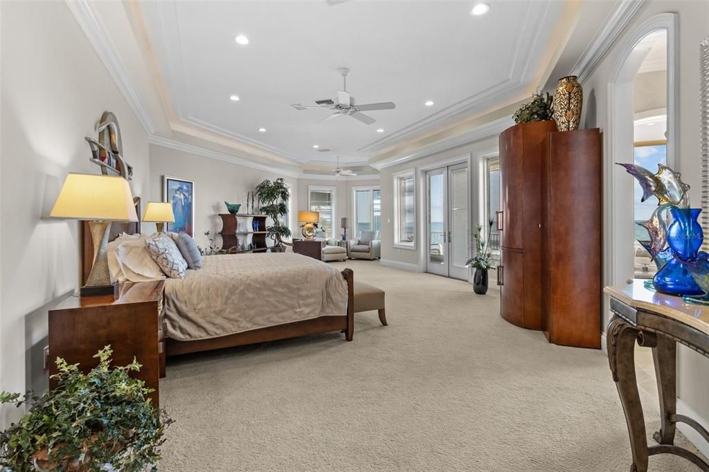 Active With Contract: $5,350,000 (4 beds, 4 baths, 7710 Square Feet)