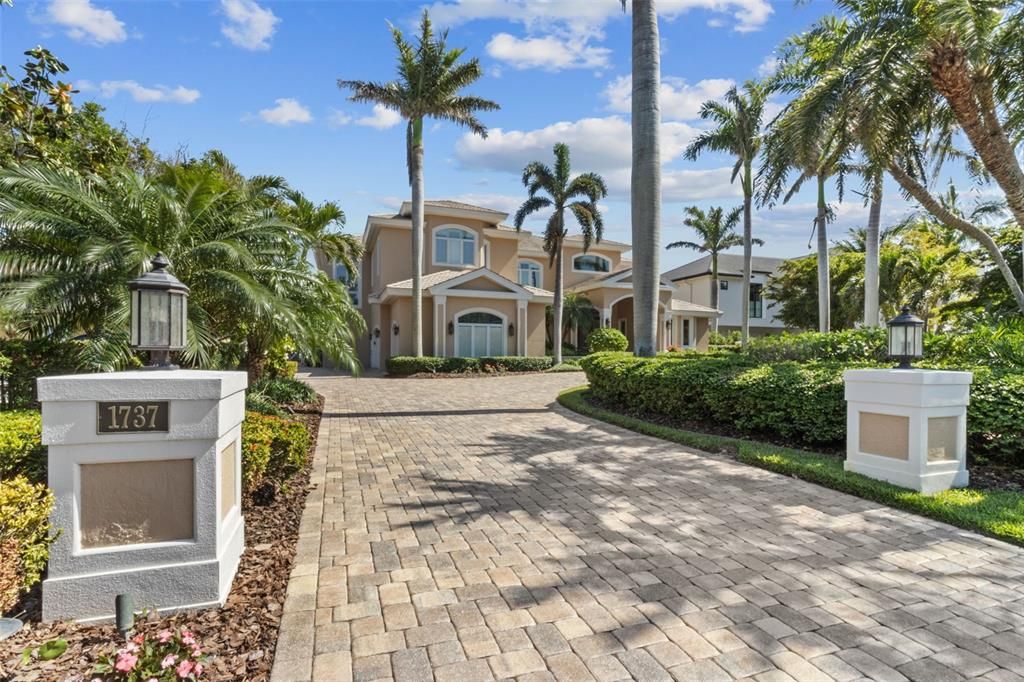 Active With Contract: $5,350,000 (4 beds, 4 baths, 7710 Square Feet)