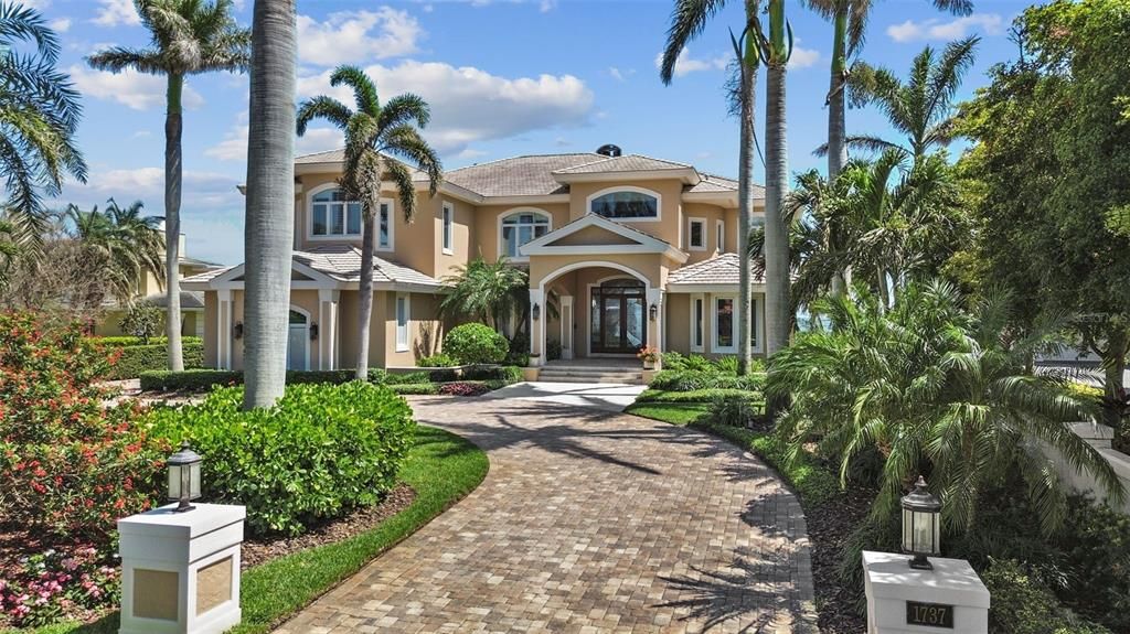 Active With Contract: $5,350,000 (4 beds, 4 baths, 7710 Square Feet)