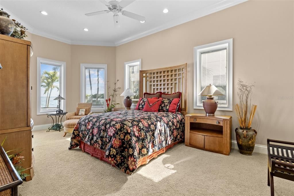 Active With Contract: $5,350,000 (4 beds, 4 baths, 7710 Square Feet)