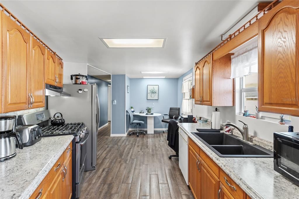 На продажу: $152,500 (2 спален, 2 ванн, 1152 Квадратных фут)