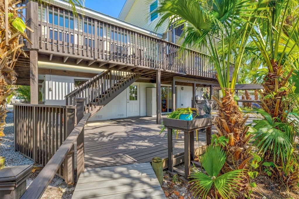 For Sale: $1,815,000 (3 beds, 2 baths, 1715 Square Feet)