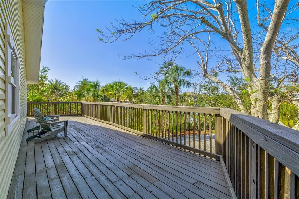 For Sale: $1,815,000 (3 beds, 2 baths, 1715 Square Feet)