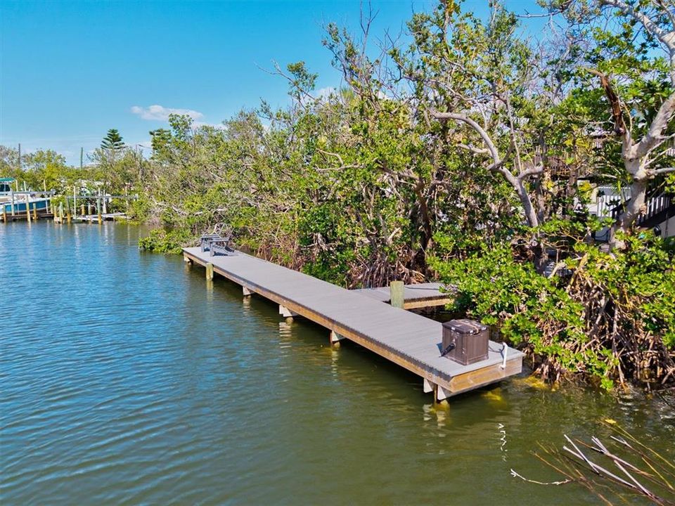 For Sale: $1,815,000 (3 beds, 2 baths, 1715 Square Feet)