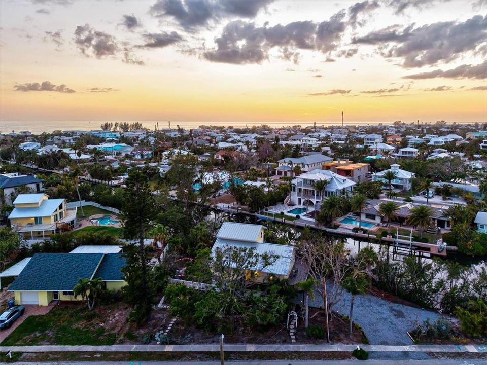 For Sale: $1,815,000 (3 beds, 2 baths, 1715 Square Feet)