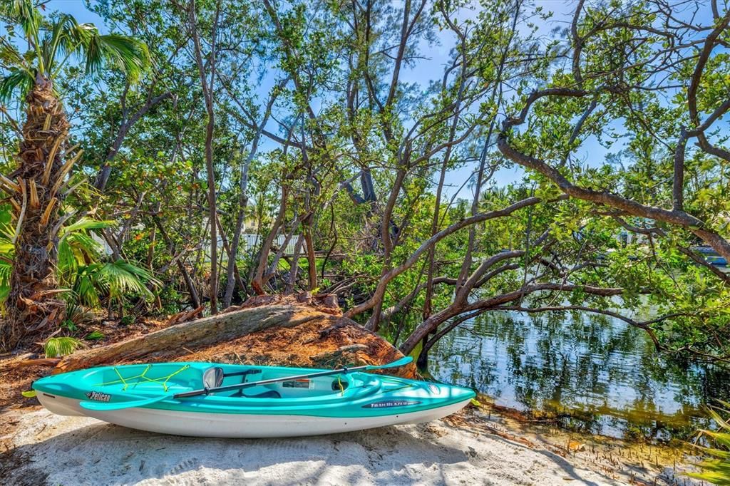 For Sale: $1,815,000 (3 beds, 2 baths, 1715 Square Feet)