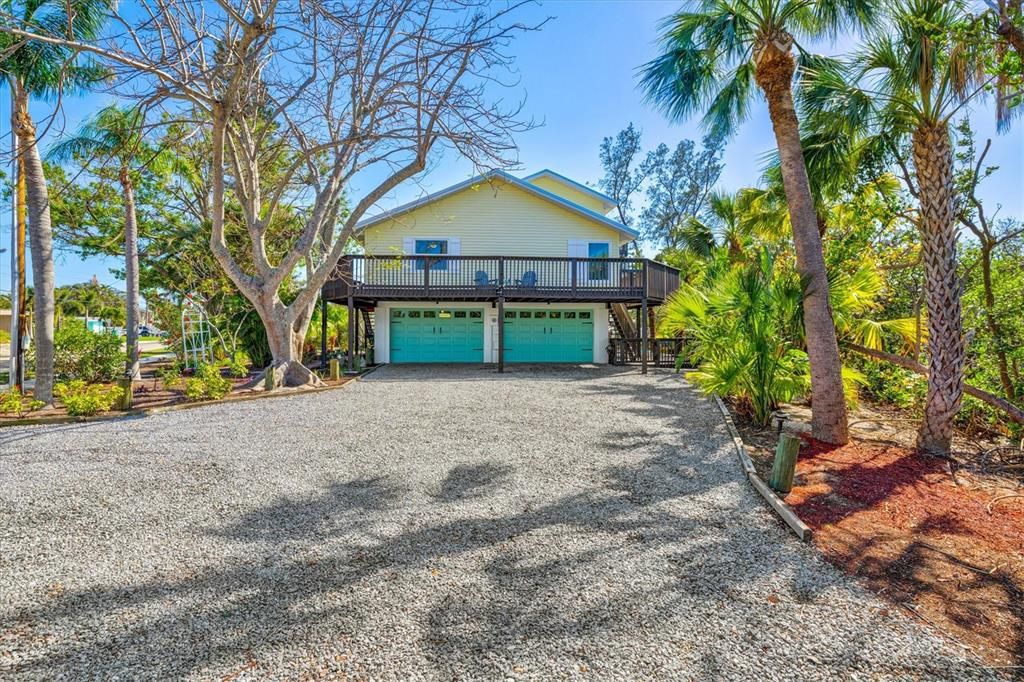 For Sale: $1,815,000 (3 beds, 2 baths, 1715 Square Feet)