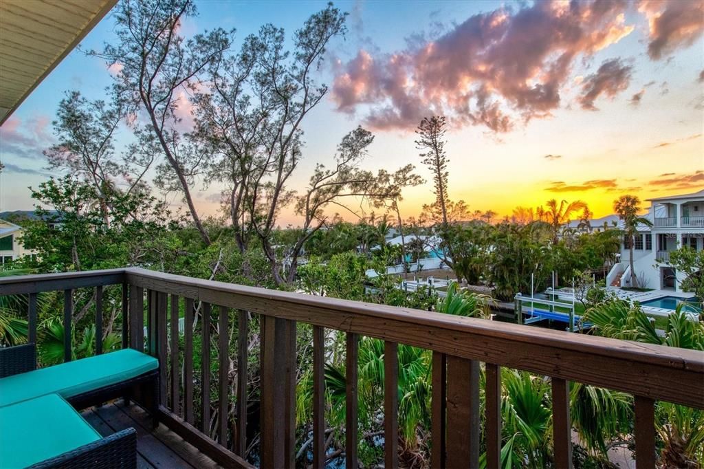 For Sale: $1,815,000 (3 beds, 2 baths, 1715 Square Feet)