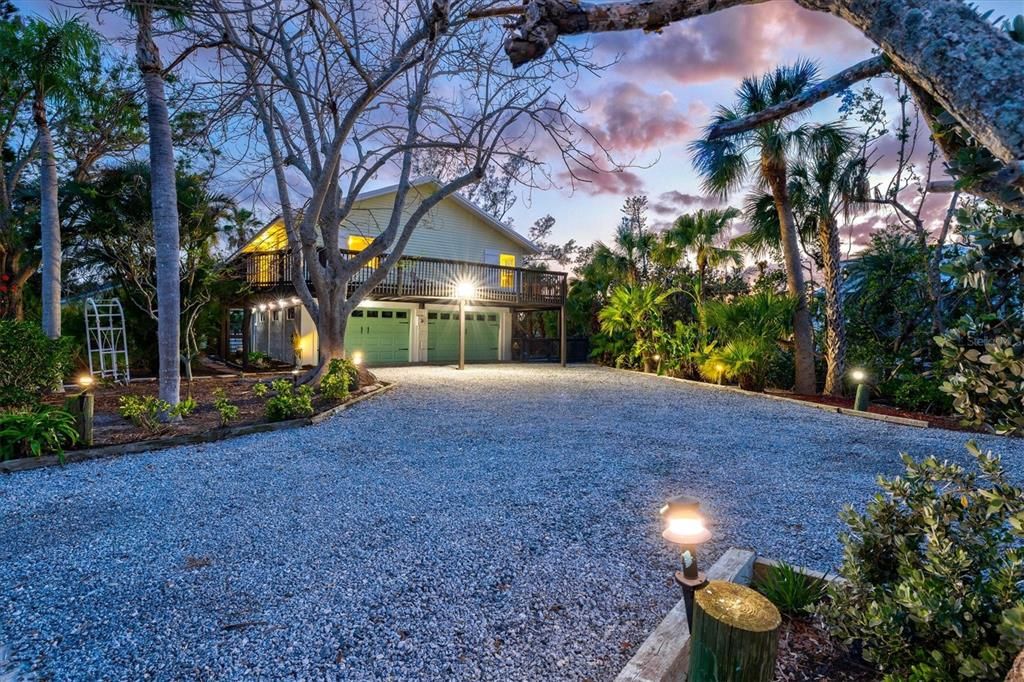 For Sale: $1,815,000 (3 beds, 2 baths, 1715 Square Feet)