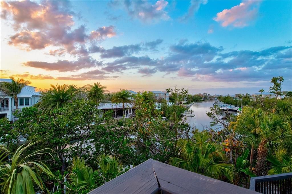 For Sale: $1,815,000 (3 beds, 2 baths, 1715 Square Feet)