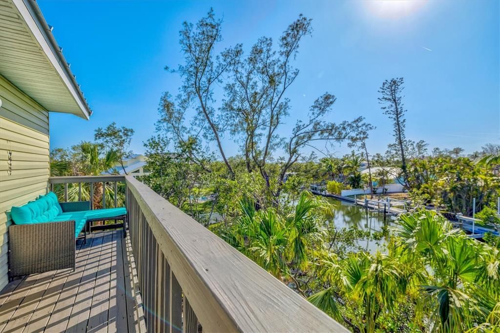 For Sale: $1,815,000 (3 beds, 2 baths, 1715 Square Feet)