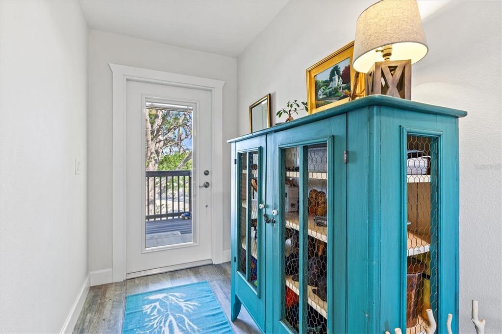 For Sale: $1,815,000 (3 beds, 2 baths, 1715 Square Feet)