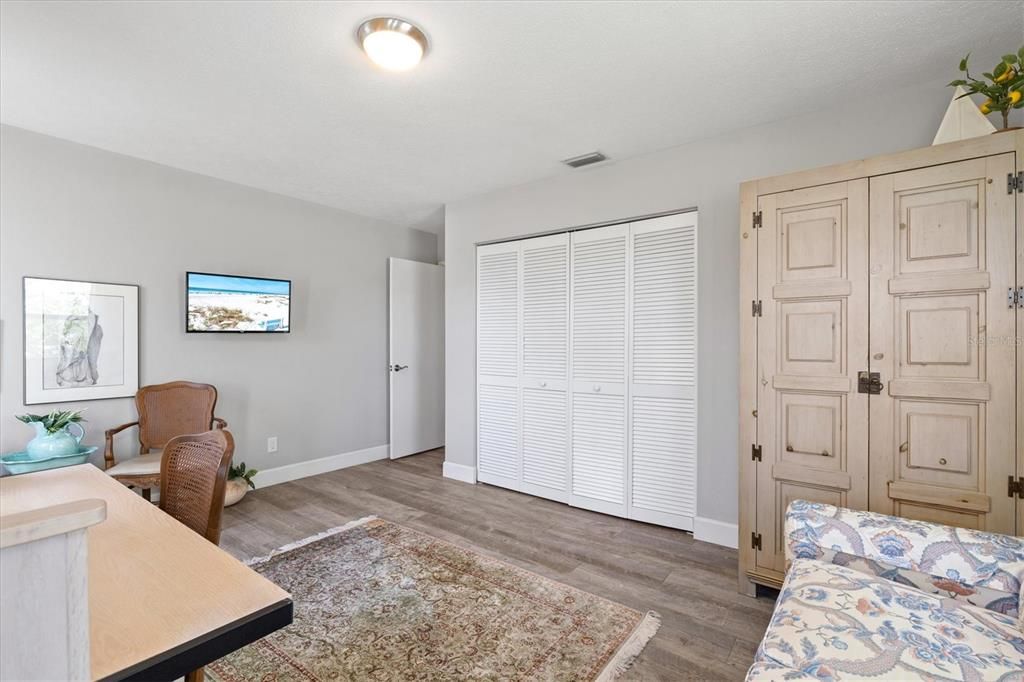 For Sale: $1,815,000 (3 beds, 2 baths, 1715 Square Feet)