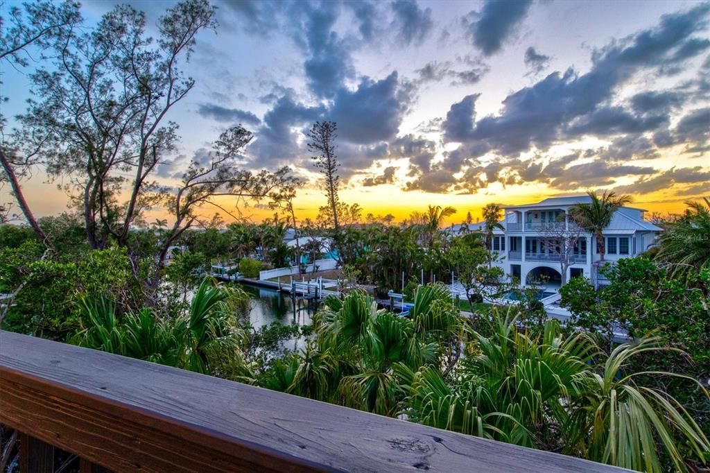 For Sale: $1,815,000 (3 beds, 2 baths, 1715 Square Feet)