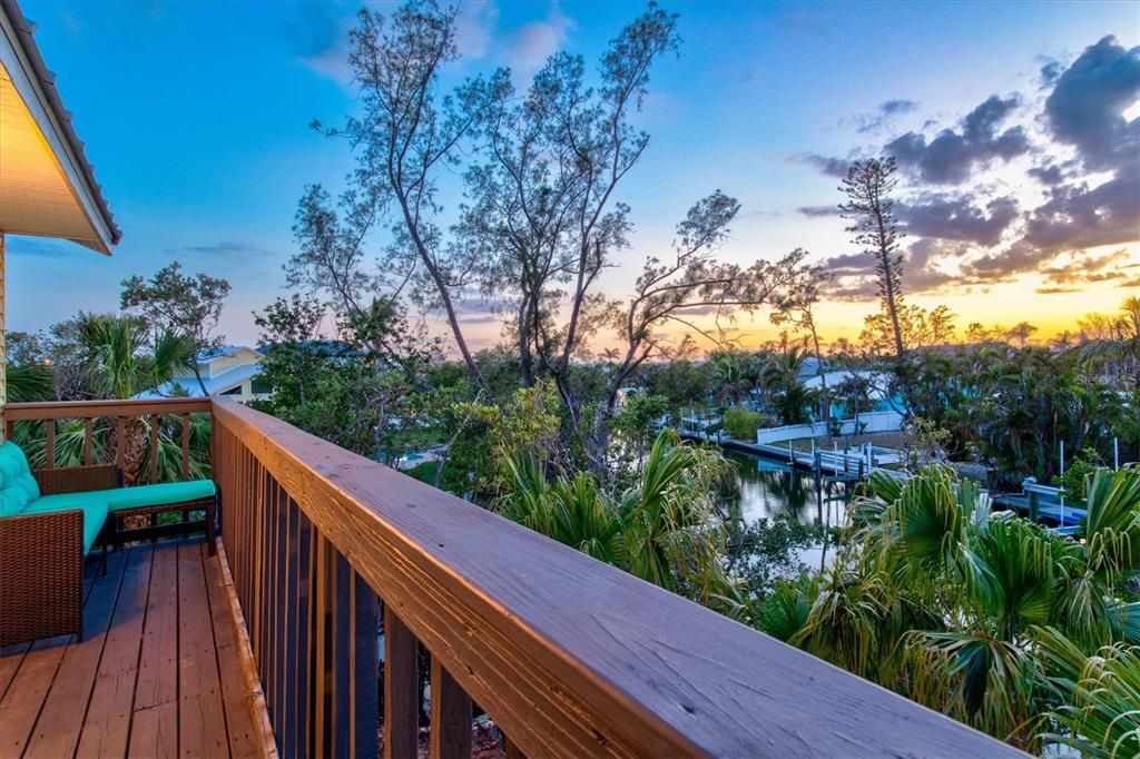 For Sale: $1,815,000 (3 beds, 2 baths, 1715 Square Feet)