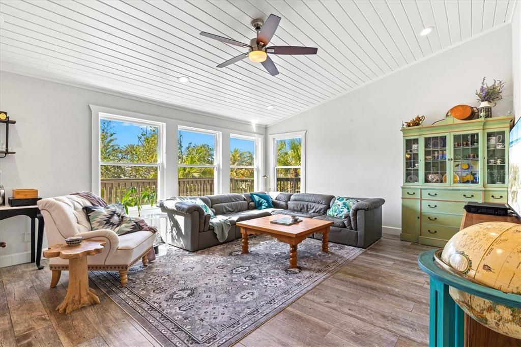 For Sale: $1,815,000 (3 beds, 2 baths, 1715 Square Feet)