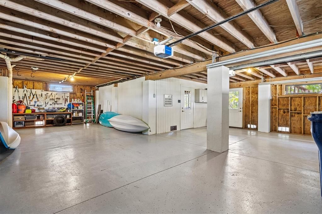 For Sale: $1,815,000 (3 beds, 2 baths, 1715 Square Feet)