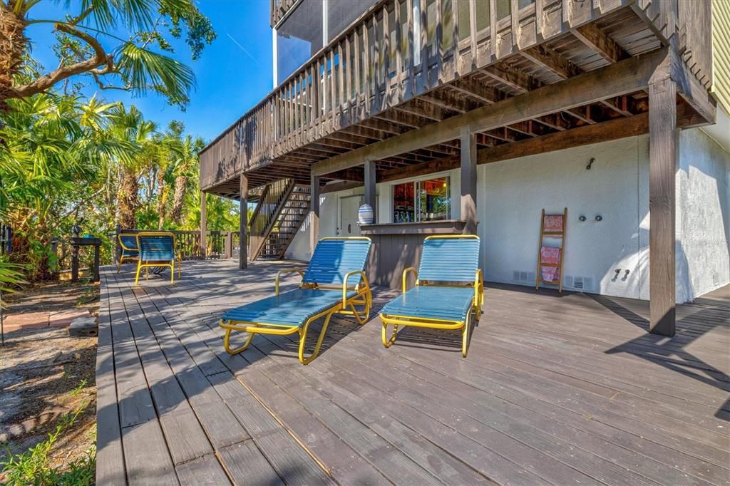 For Sale: $1,815,000 (3 beds, 2 baths, 1715 Square Feet)