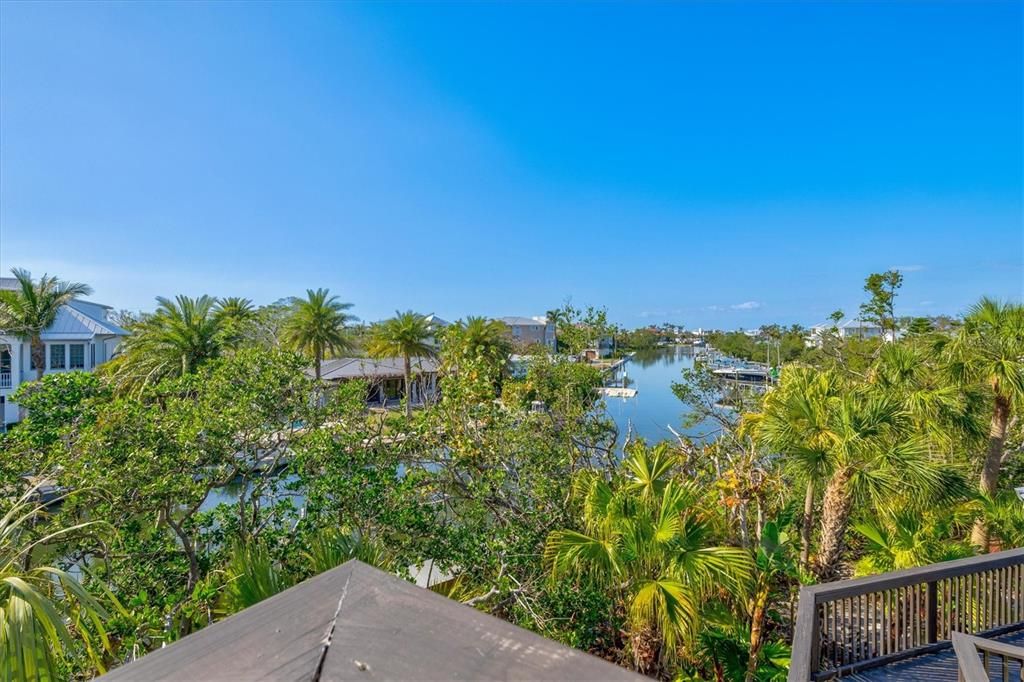 For Sale: $1,815,000 (3 beds, 2 baths, 1715 Square Feet)