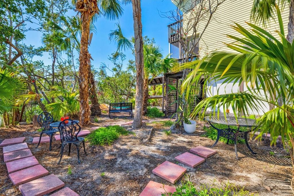 For Sale: $1,815,000 (3 beds, 2 baths, 1715 Square Feet)