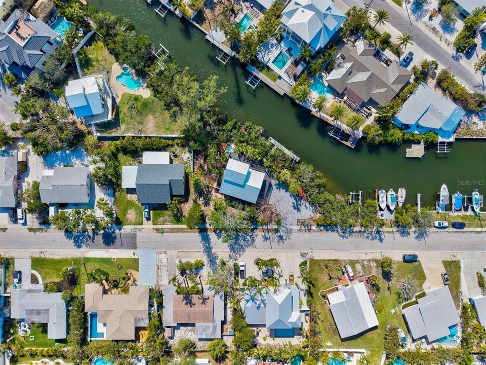 For Sale: $1,815,000 (3 beds, 2 baths, 1715 Square Feet)