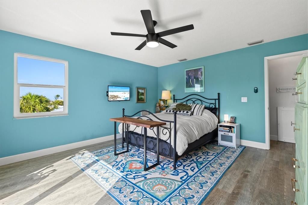 For Sale: $1,815,000 (3 beds, 2 baths, 1715 Square Feet)