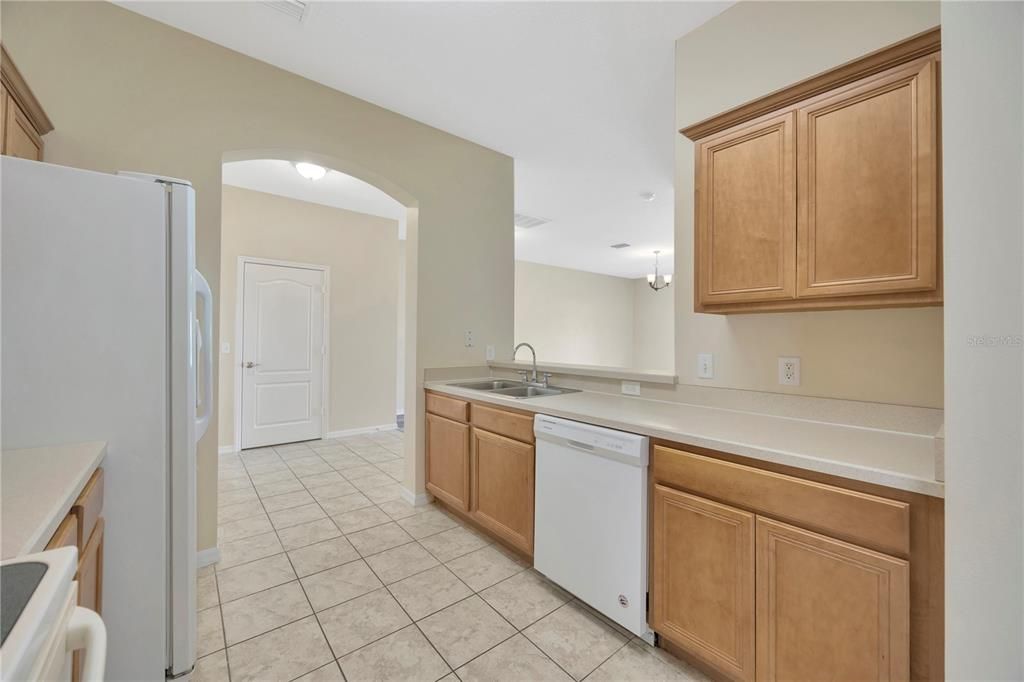 Active With Contract: $265,000 (3 beds, 2 baths, 1470 Square Feet)