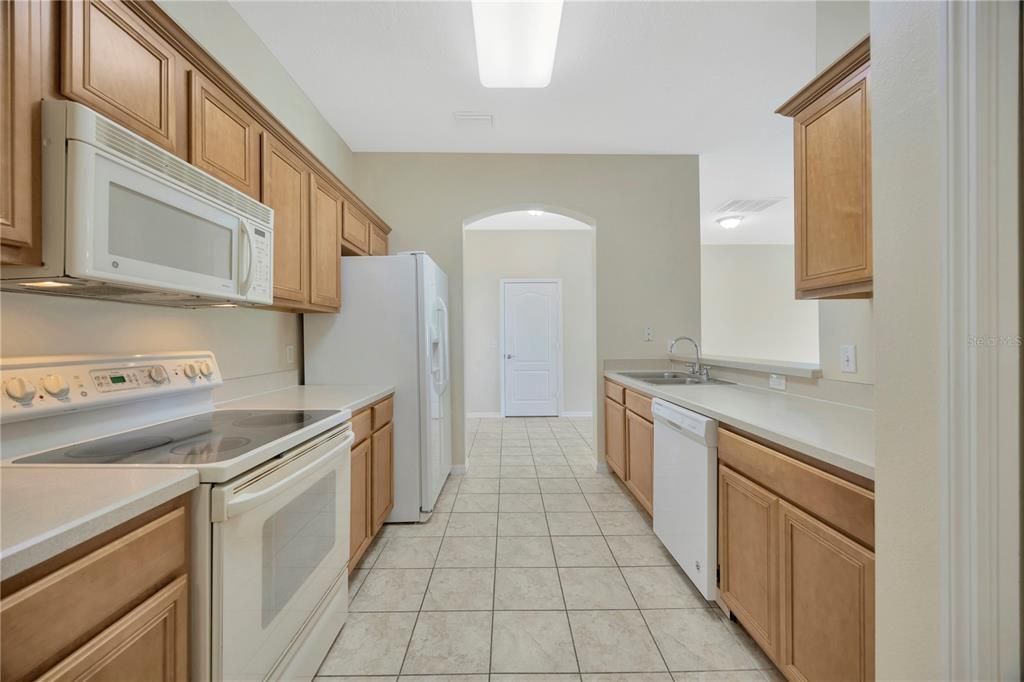 Active With Contract: $265,000 (3 beds, 2 baths, 1470 Square Feet)