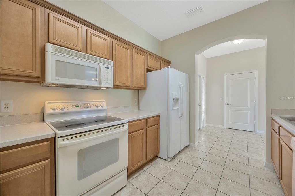 Active With Contract: $265,000 (3 beds, 2 baths, 1470 Square Feet)