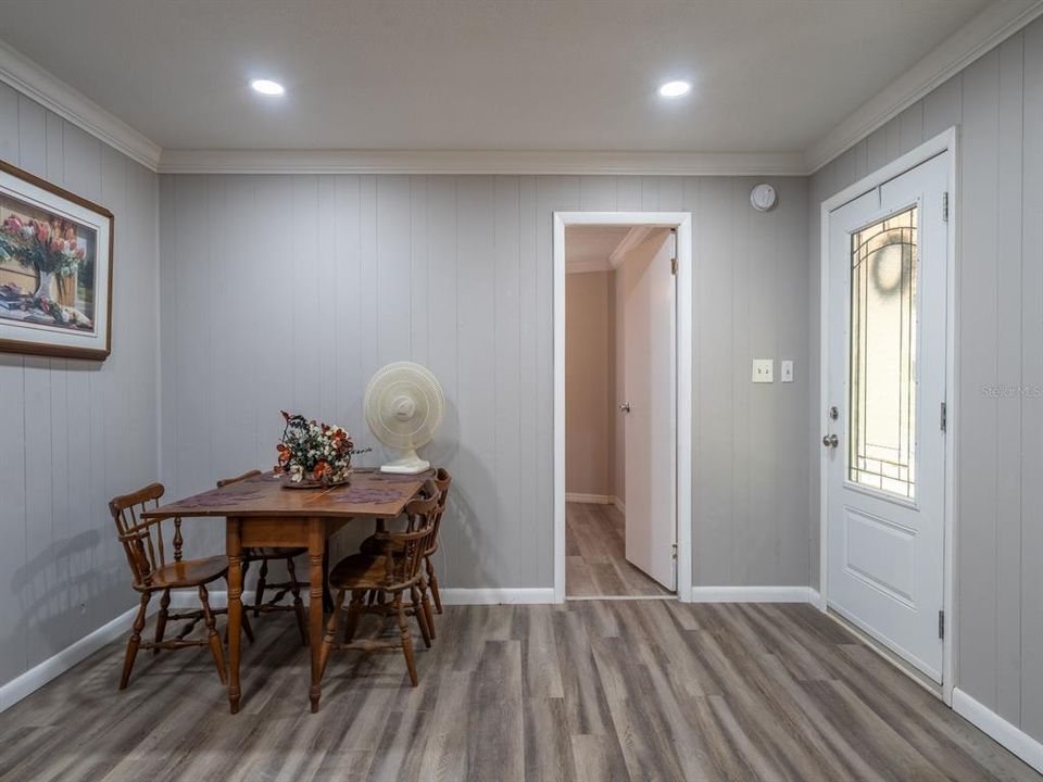 待售: $340,000 (4 贝兹, 2 浴室, 2365 平方英尺)