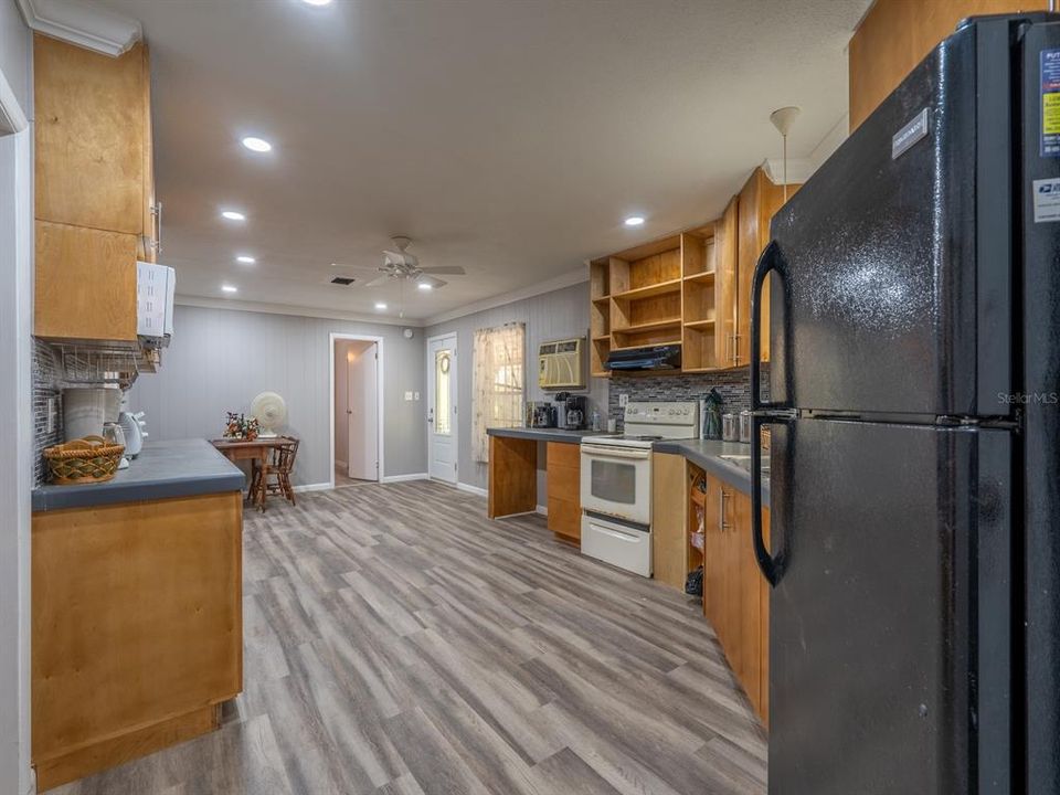 待售: $340,000 (4 贝兹, 2 浴室, 2365 平方英尺)