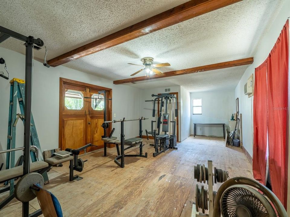 待售: $340,000 (4 贝兹, 2 浴室, 2365 平方英尺)