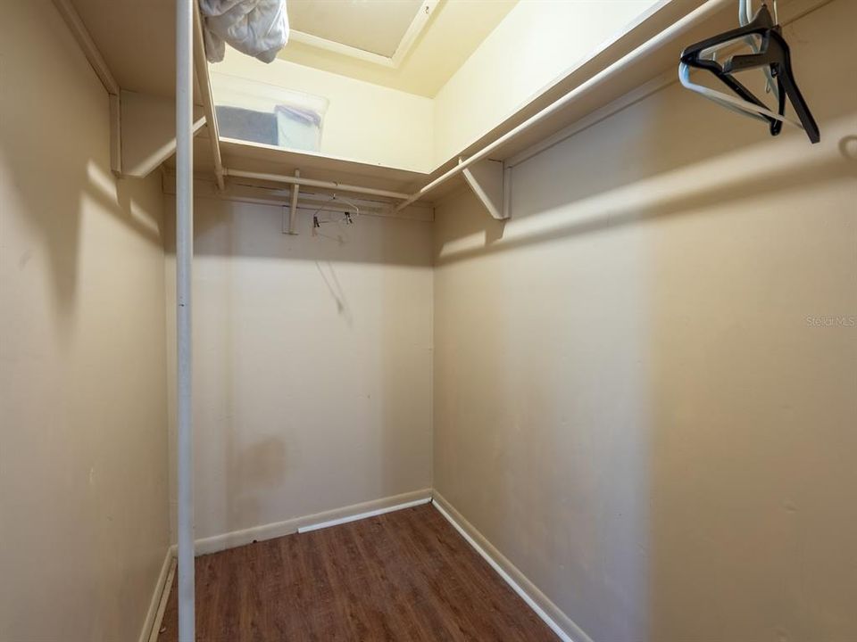 待售: $340,000 (4 贝兹, 2 浴室, 2365 平方英尺)