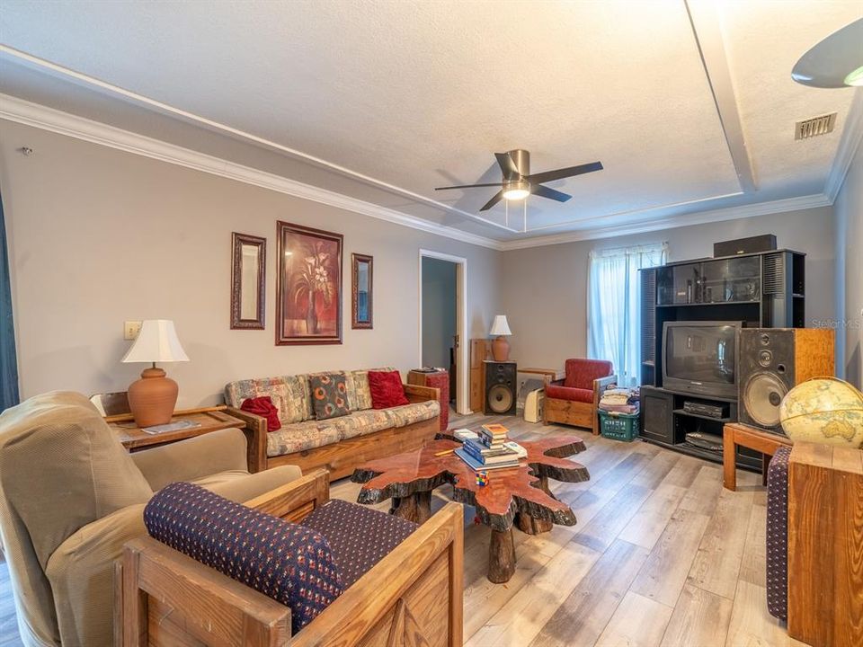 待售: $340,000 (4 贝兹, 2 浴室, 2365 平方英尺)