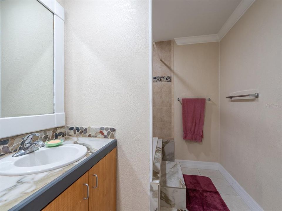 待售: $340,000 (4 贝兹, 2 浴室, 2365 平方英尺)