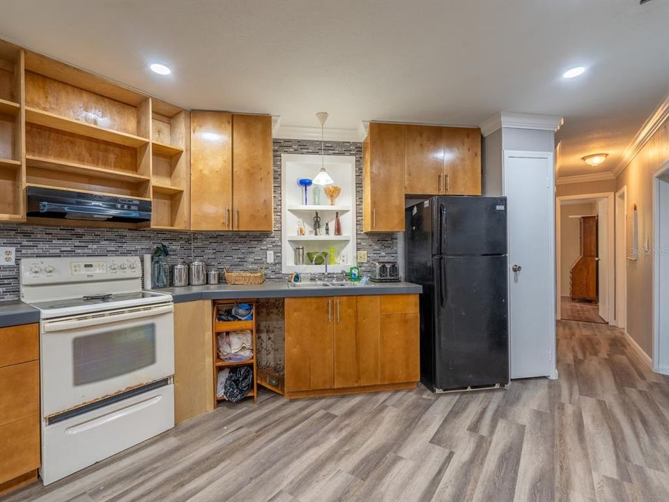 待售: $340,000 (4 贝兹, 2 浴室, 2365 平方英尺)