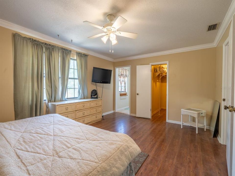 待售: $340,000 (4 贝兹, 2 浴室, 2365 平方英尺)