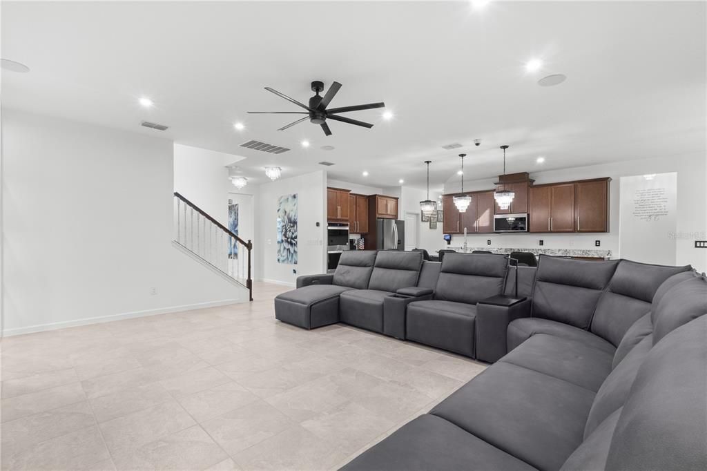 For Sale: $600,000 (4 beds, 3 baths, 3334 Square Feet)