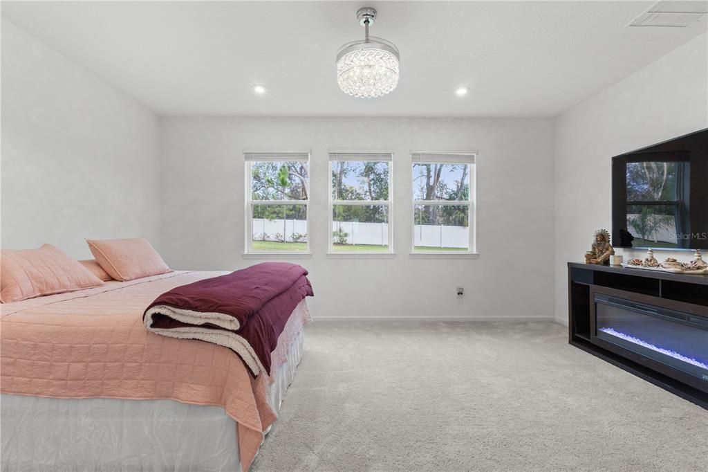 For Sale: $600,000 (4 beds, 3 baths, 3334 Square Feet)