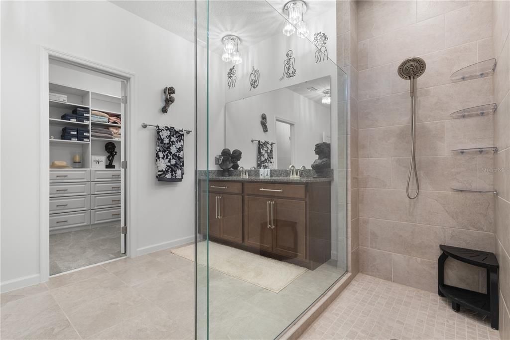 For Sale: $600,000 (4 beds, 3 baths, 3334 Square Feet)