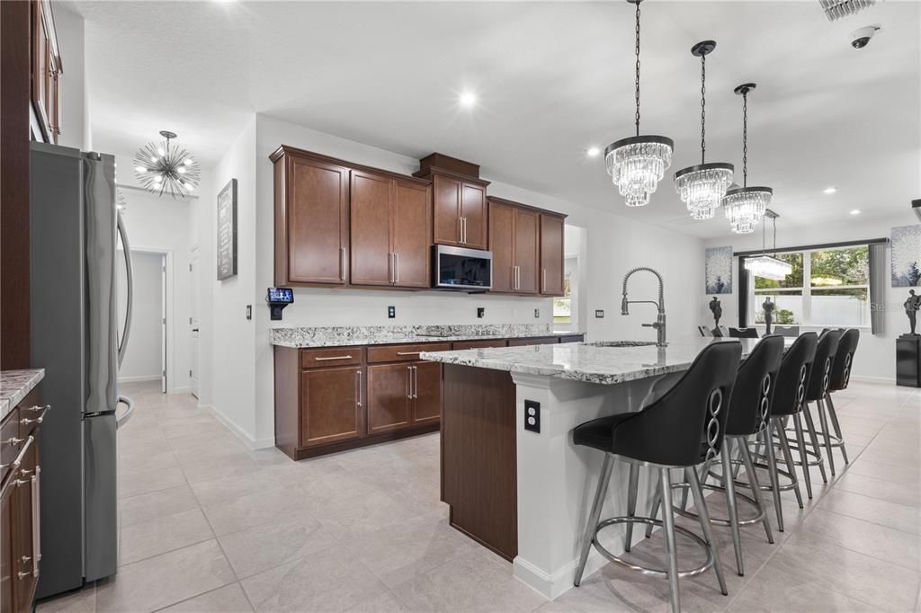 For Sale: $600,000 (4 beds, 3 baths, 3334 Square Feet)